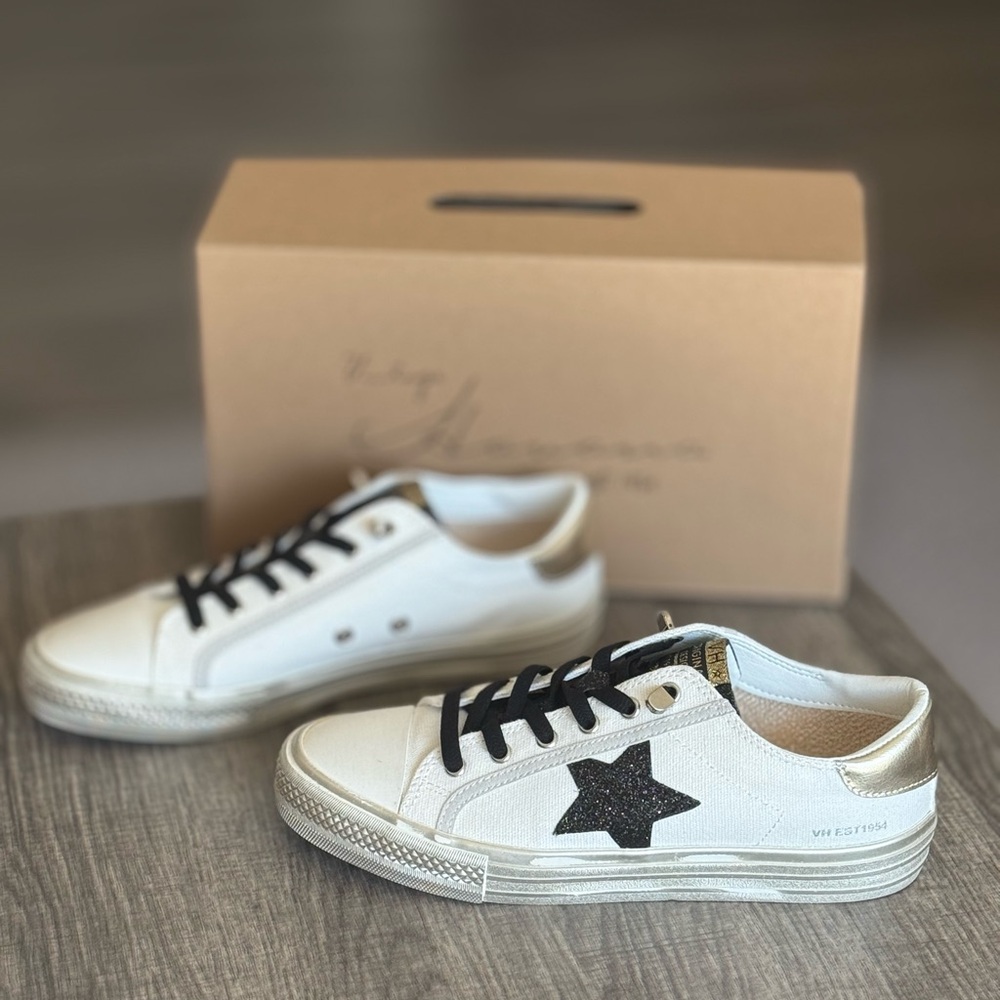 Vintage Havana White and Black Sneakers women’s size 8.5 Never Worn